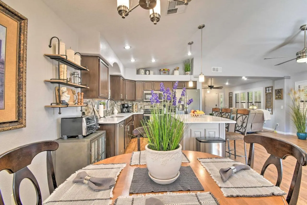 بيت للعطل Updated Glendale Abode With Patio And Grilling Station فينيكس