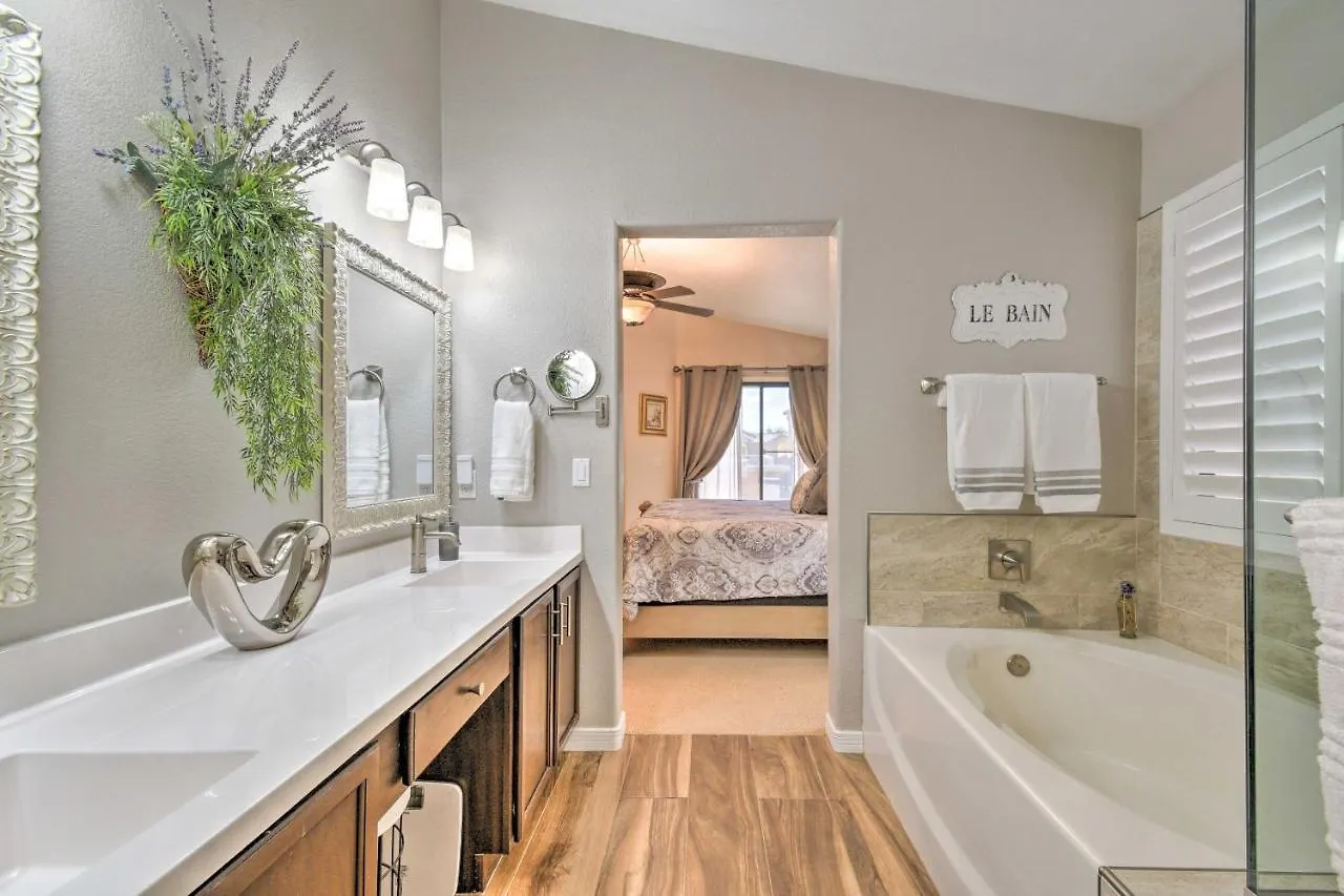 بيت للعطل Updated Glendale Abode With Patio And Grilling Station فينيكس