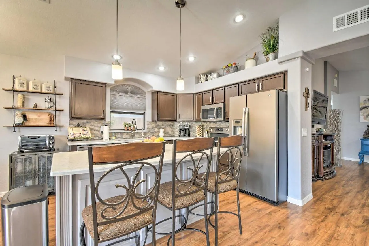بيت للعطل Updated Glendale Abode With Patio And Grilling Station فينيكس الولايات المتحدة الأمريكية